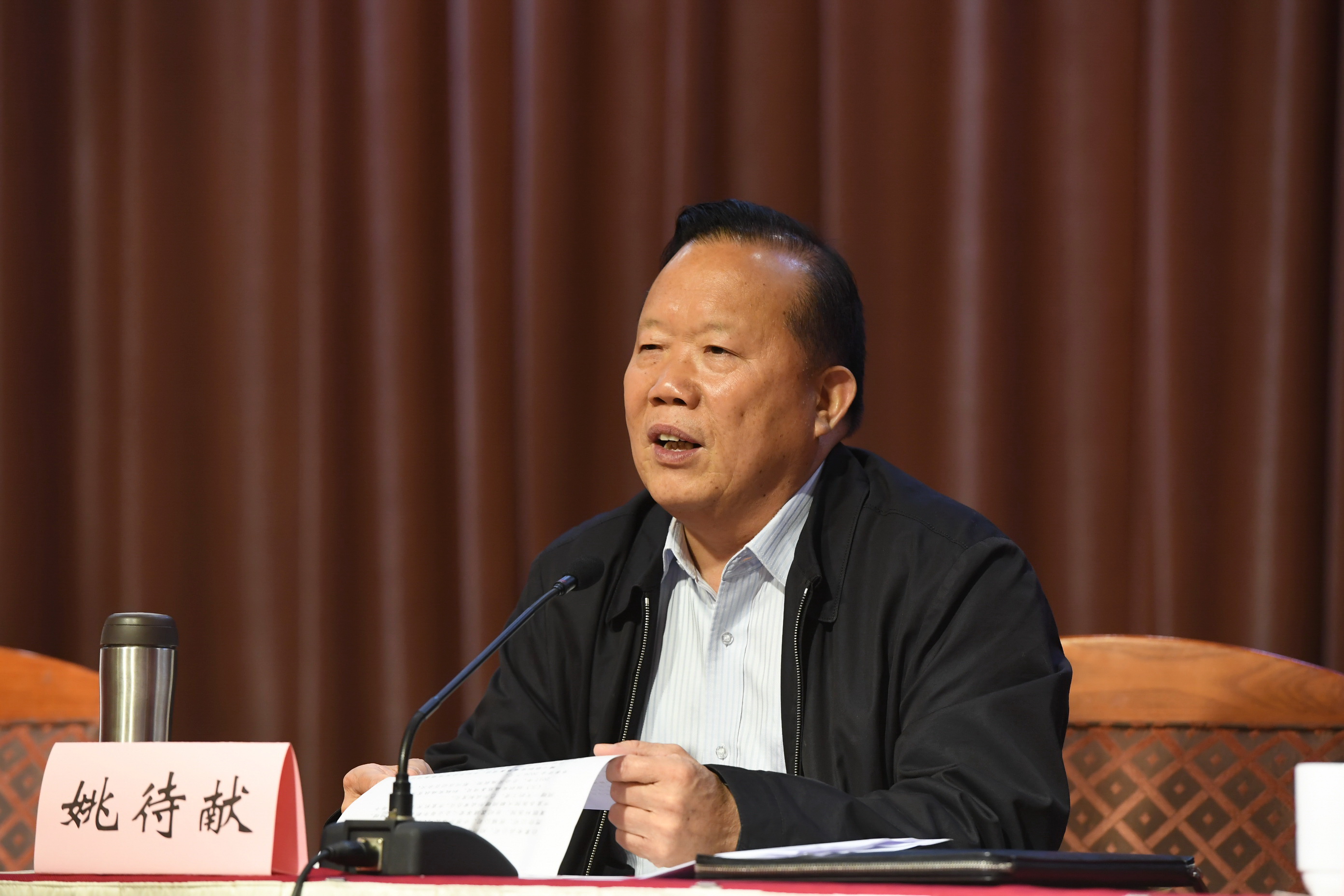 鄭州慈善總會會長姚待獻(xiàn)作2017年慈善工作報告