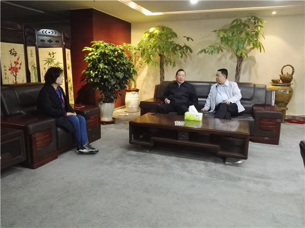 姚待獻(xiàn)會(huì)長一行與侯建芳董事長座談.jpg