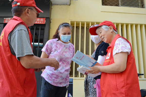 1599469264251305.jpg 9月5日 文化路街道辦事處愛心聯盟慈善志愿者工作站 讓鄭州慈善蔚然成風---慈善法、慈善項目、志愿服務理念宣傳活動.jpg