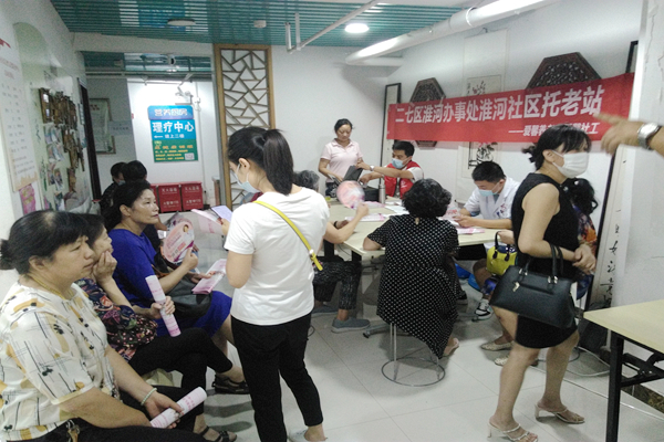 1599469895820702.jpg 9月5日 淮河社區慈善志愿者工作站 志愿服務“關愛婦女健康 防治兩癌篩查”活動.jpg